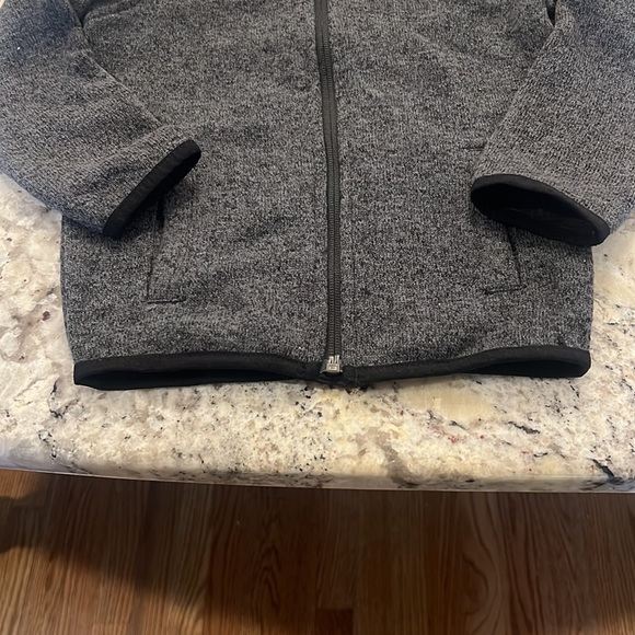 Black jacket boys size 5T - Picture 3 of 3